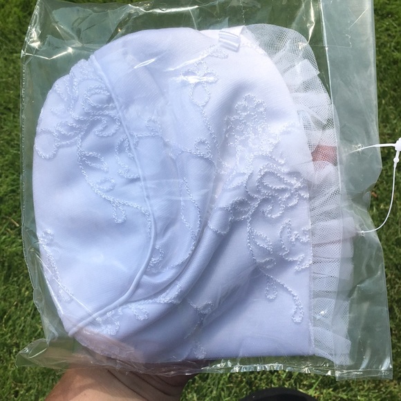 White Christening/Baptism Gown w/ matching Bonnet - Picture 4 of 5